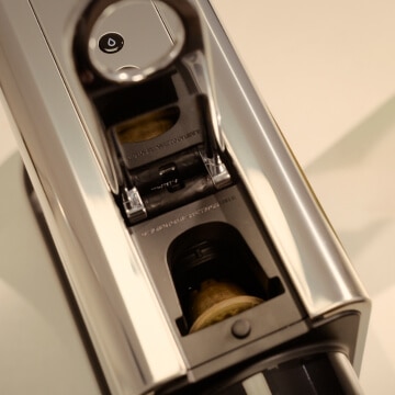 Nespresso Home Compostable koffiecapsule in een Nespresso Original machine